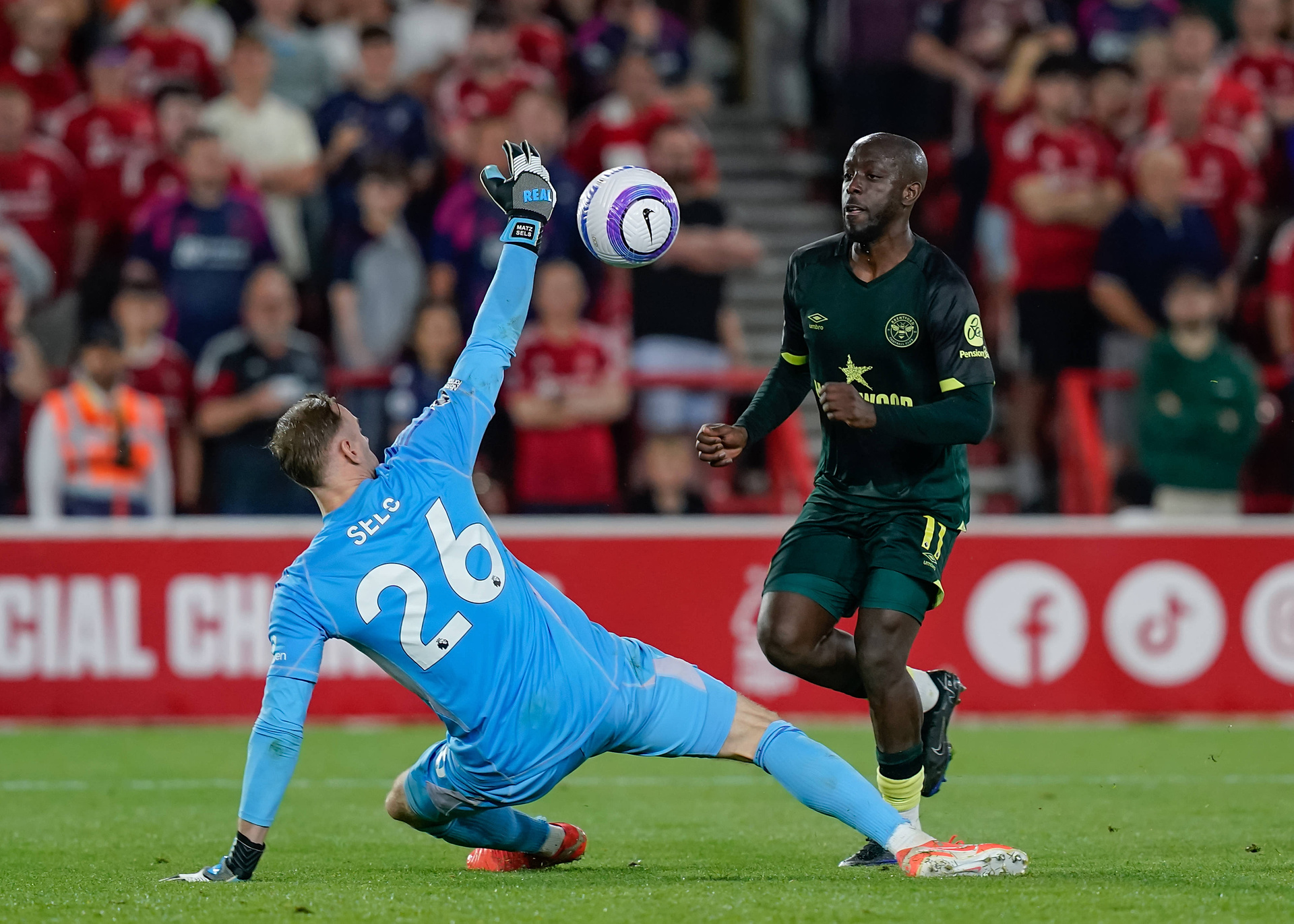 Piłkarz z Premier League odmawia trenowania. Czuje się oszukany przez klub