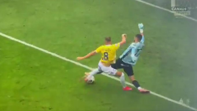 Piłkarskie jaja. Katastrofa bramkarza Pogoni [WIDEO]