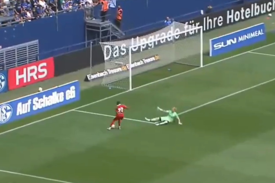 Karius znów "błysnął". Kuriozalna interwencja [WIDEO]