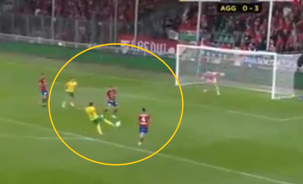 Stadiony świata! Bramkarz Rakowa nie miał szans [WIDEO]