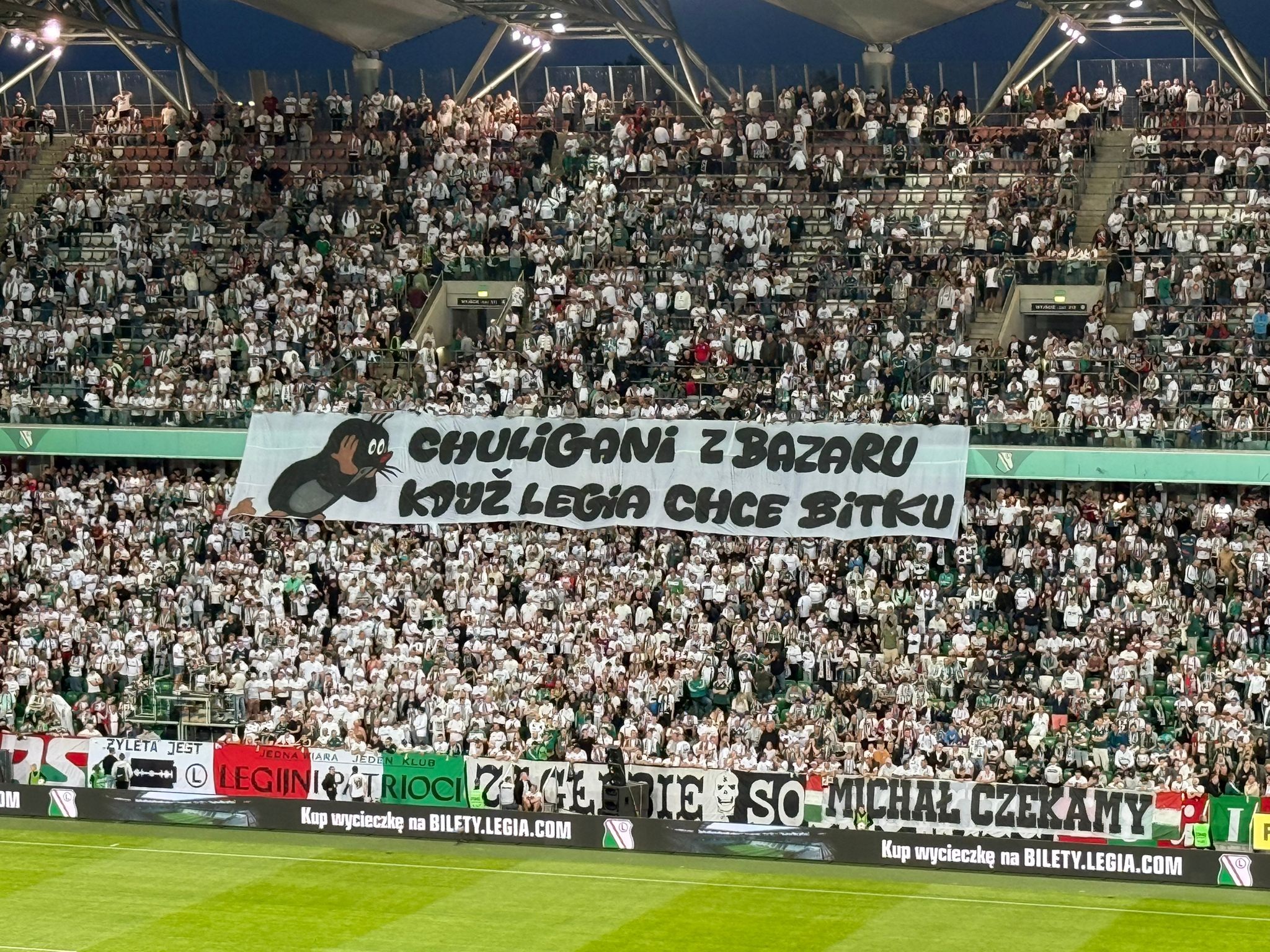 Krecik na oprawie Legii. Kibice rozbroili [ZDJĘCIE]