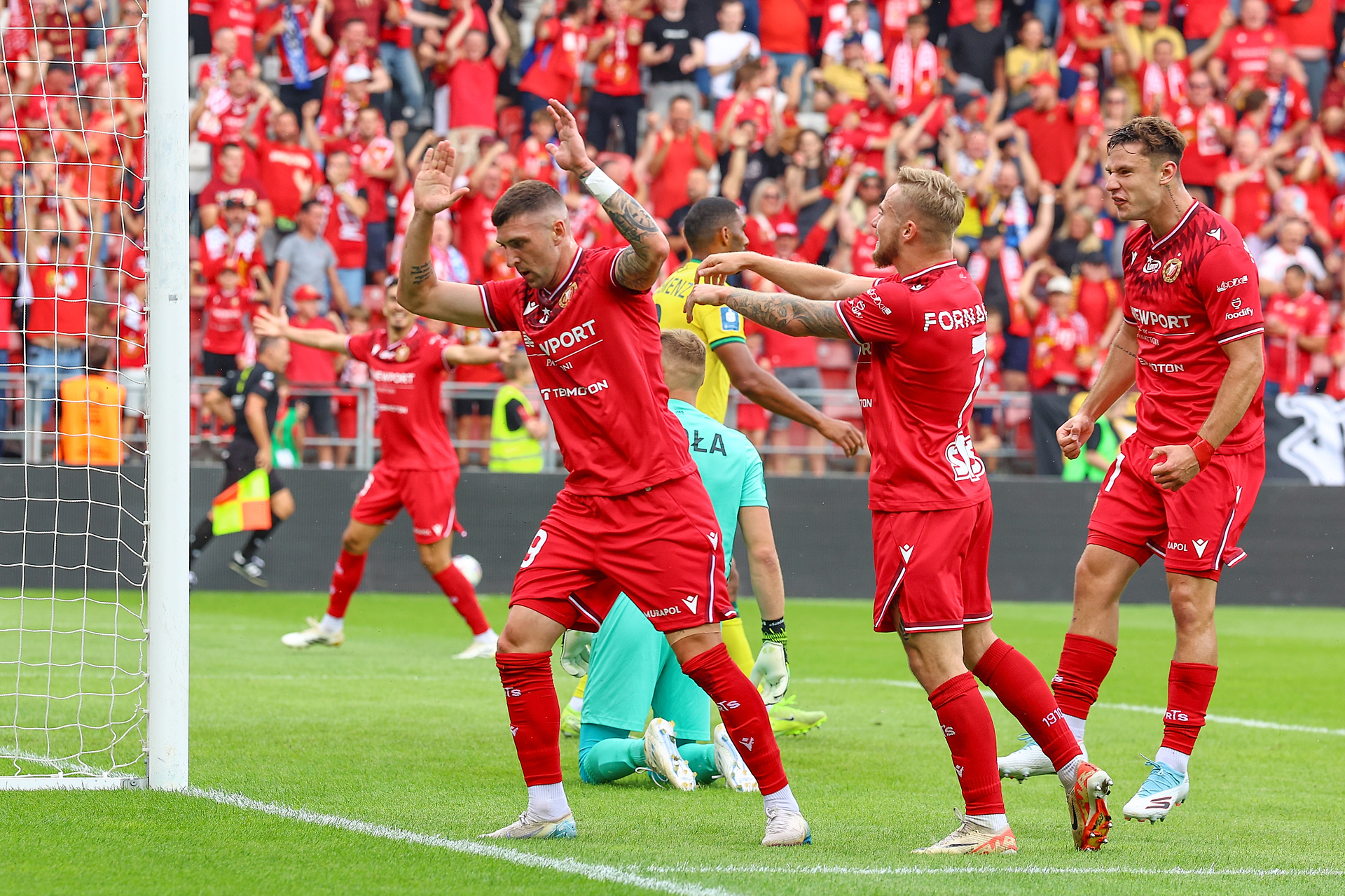 Kuriozalny samobój! Widzew rozjechał katowicki GKS [WIDEO]