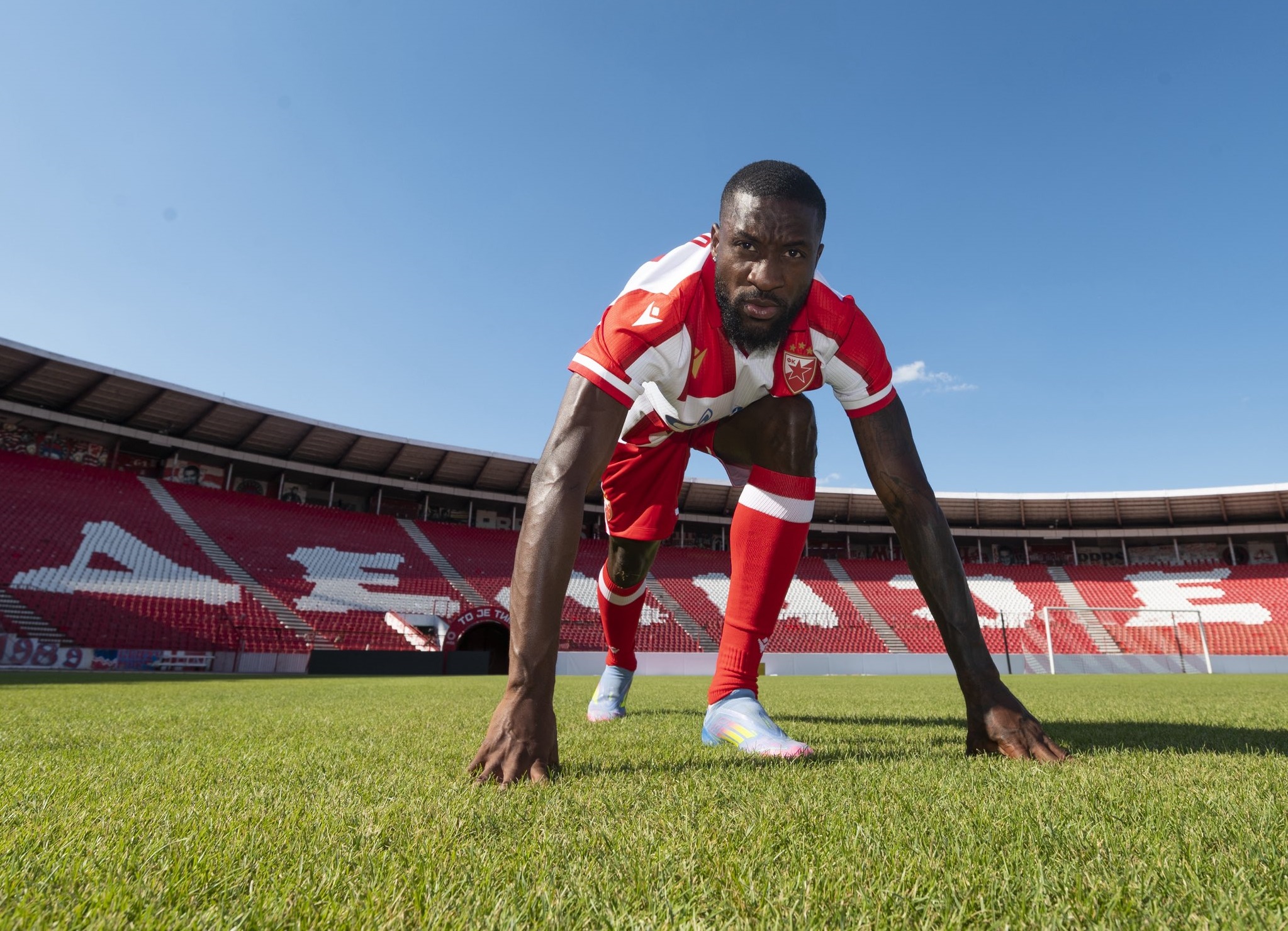 Crvena zvezda szasta pieniędzmi. Kolejny transfer przed meczem z Lechem