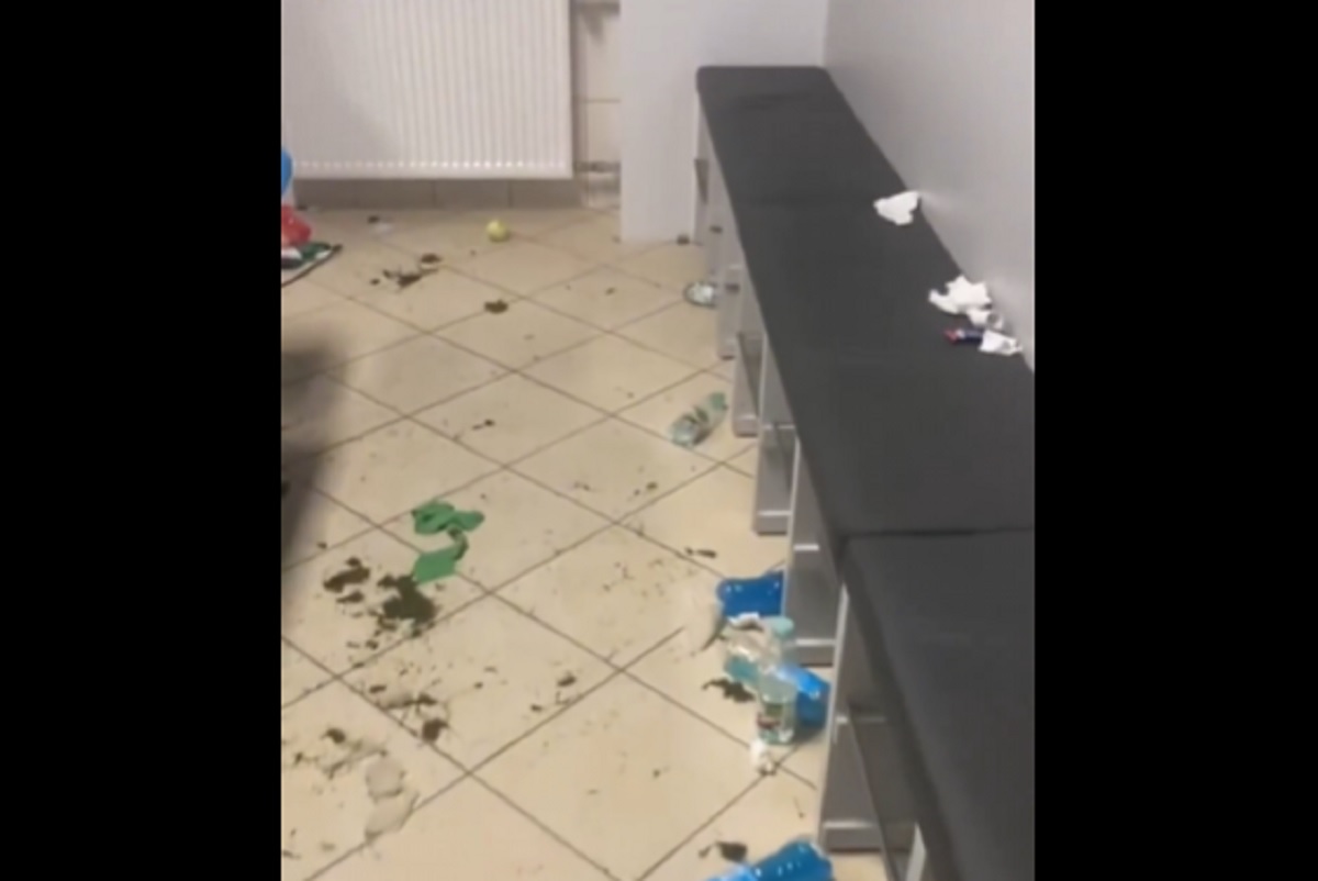 W takim stanie Maccabi Hajfa zostawiło szatnię. Pobojowisko w Częstochowie [WIDEO]