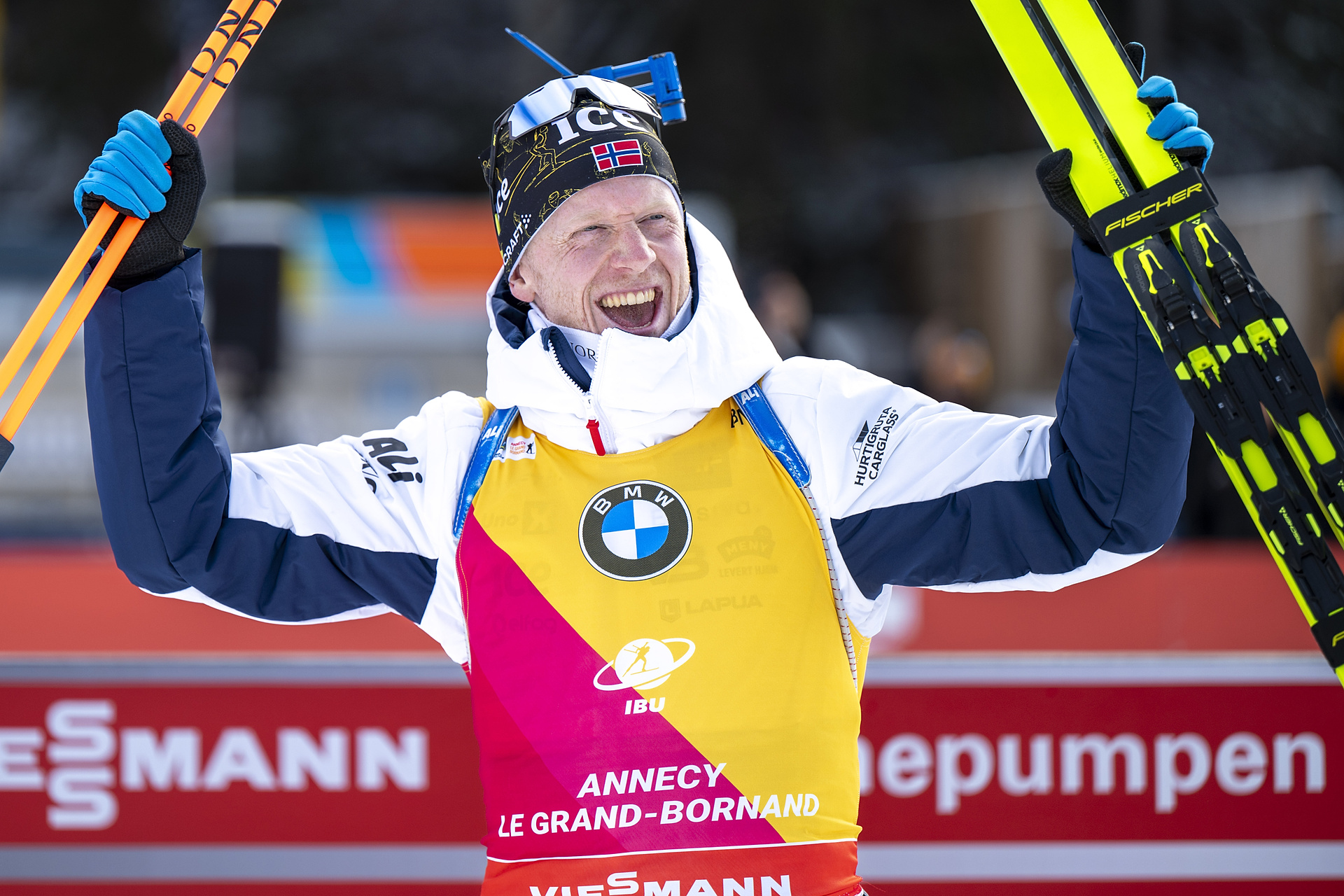 Legendarny biathlonista został piłkarzem. Strzelił gola w debiucie