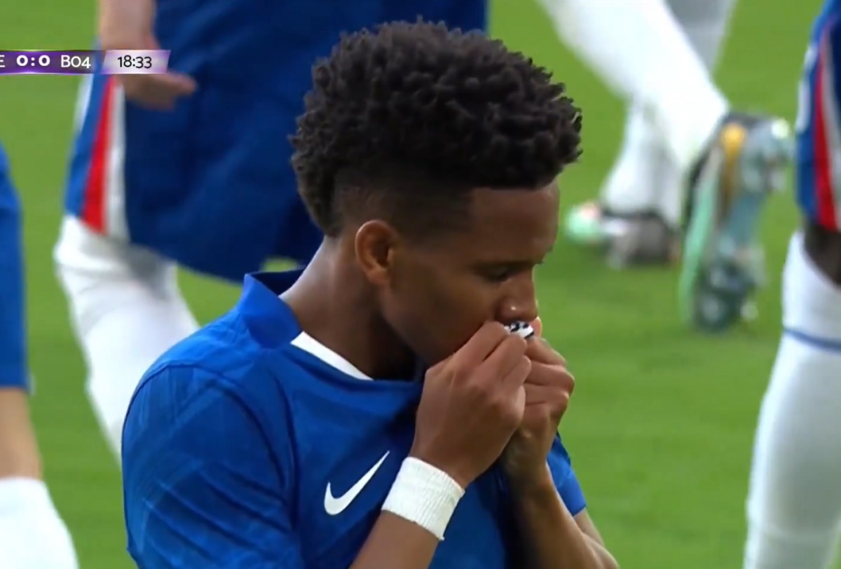 Nowy nabytek Chelsea zachwycił. Ucałował herb już w debiucie [WIDEO]