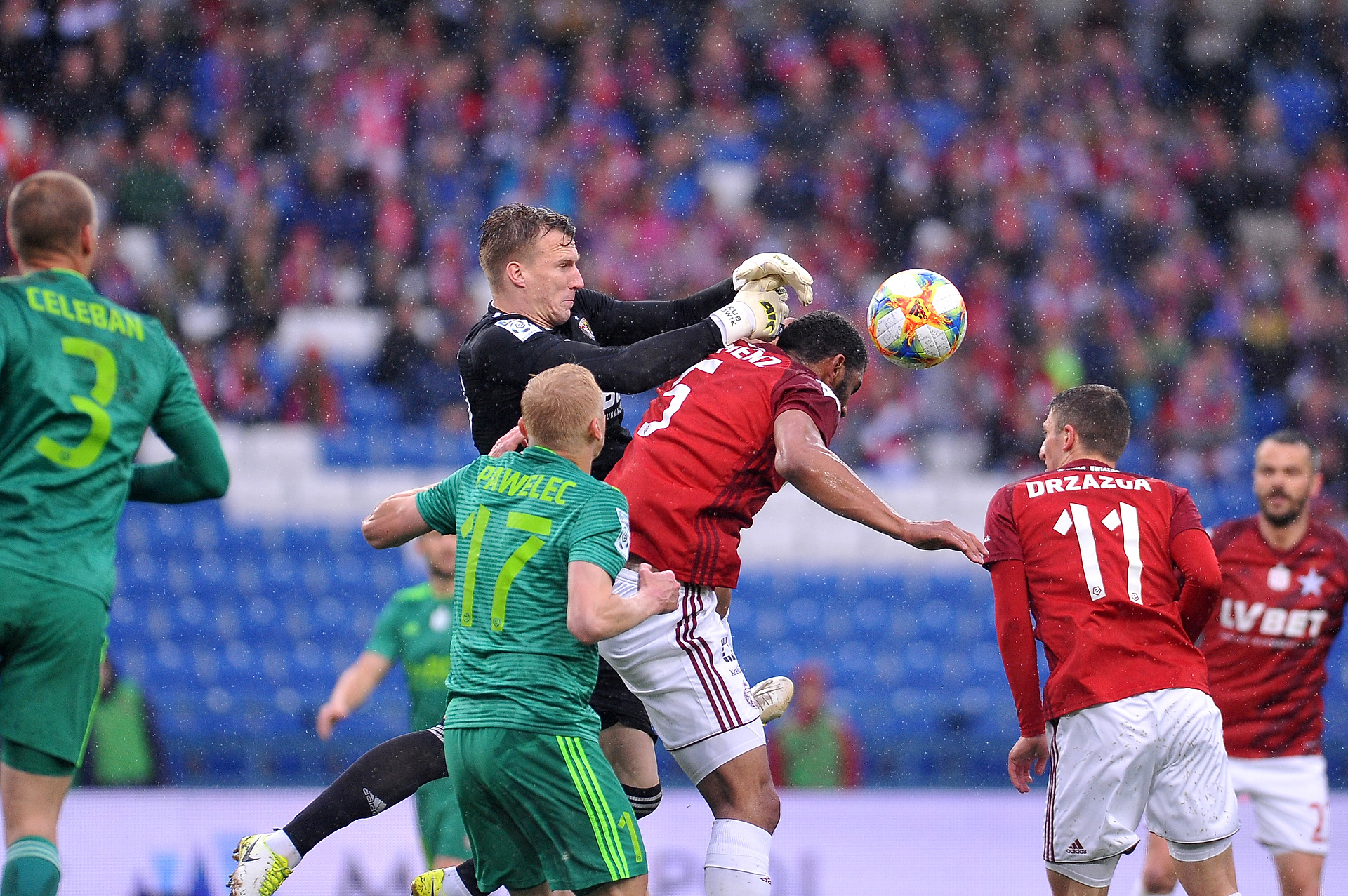 Polak zadebiutował za granicą. Zagrał przeciwko ekipie Skorży