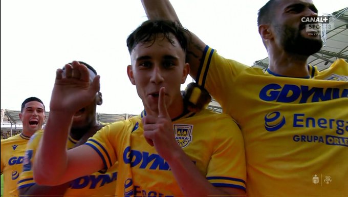 Samo okienko! Cudowny gol w Ekstraklasie [WIDEO]