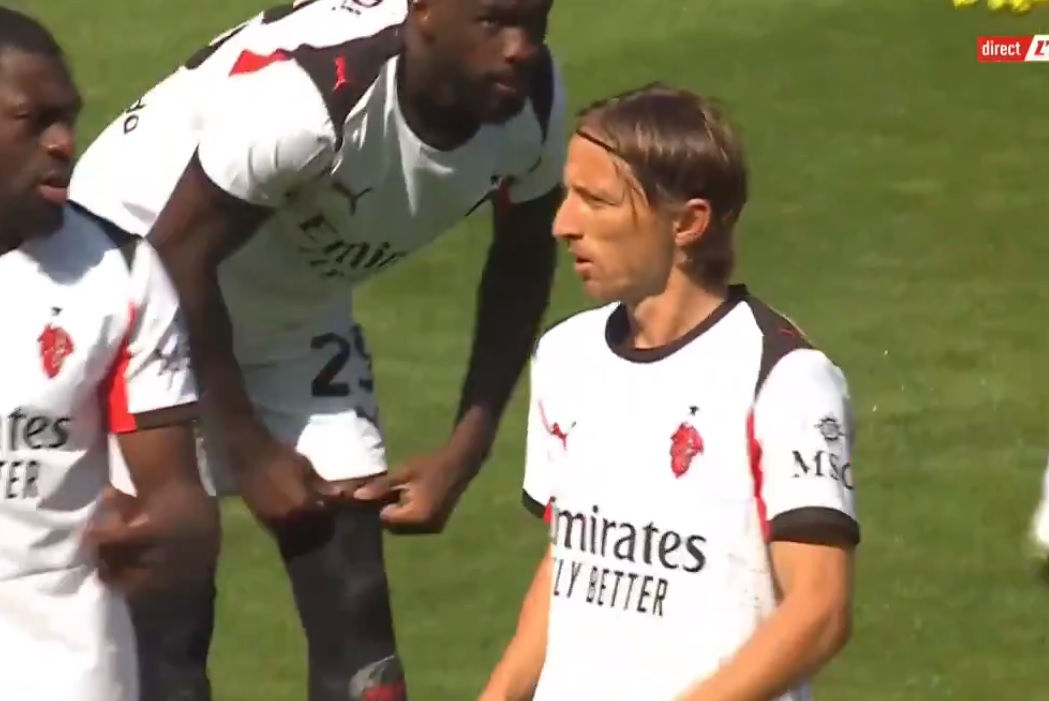 Modrić zadebiutował w Milanie! Klęska w pierwszym meczu [WIDEO]