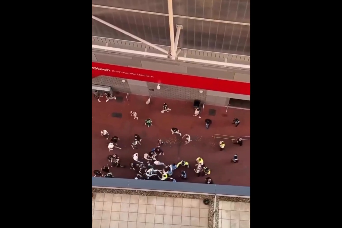 Kibice ruszyli na policjantów. Awantura po sparingu klubu Premier League [WIDEO]