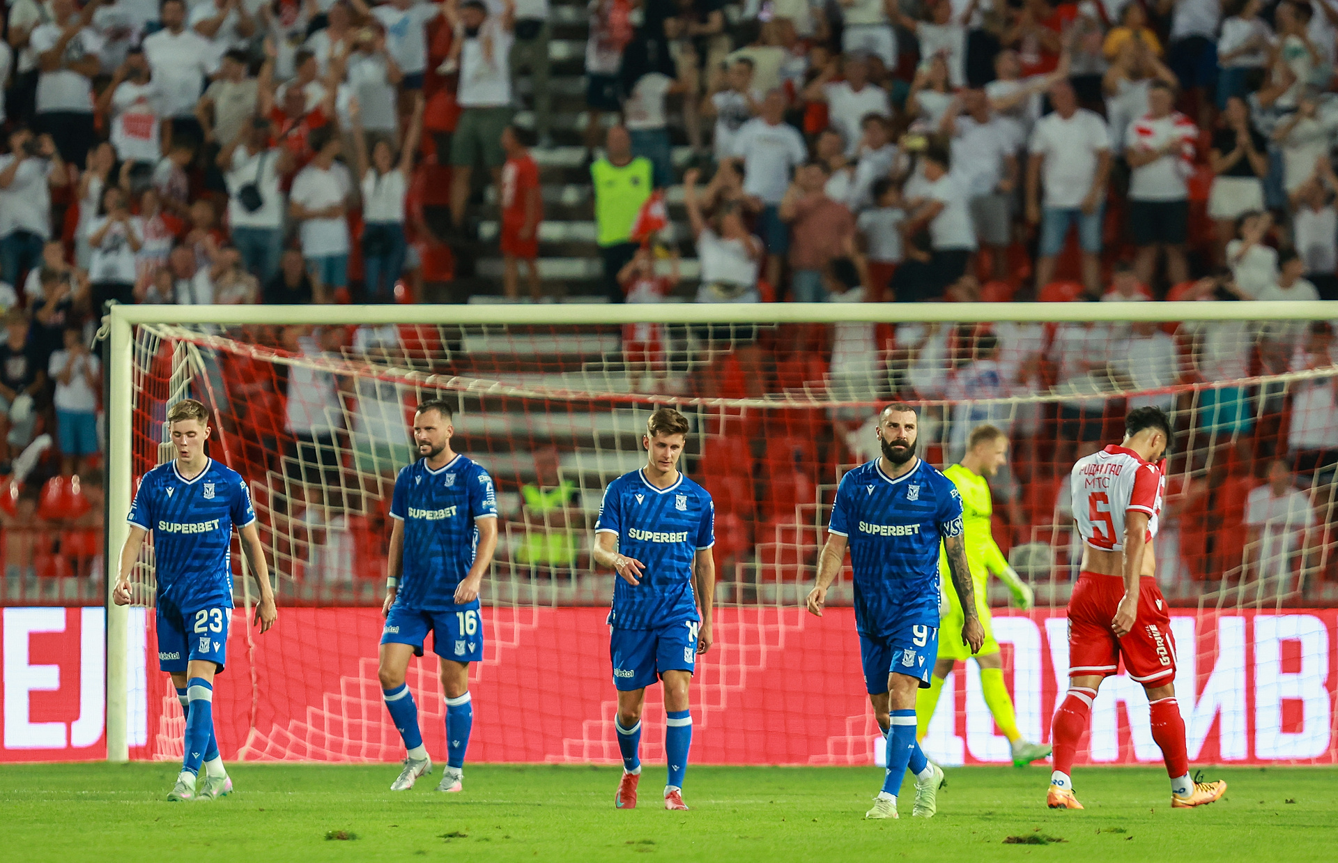 Lech skrzywdzony w Belgradzie? "Crvena zvezda powinna grać w dziewiątkę"