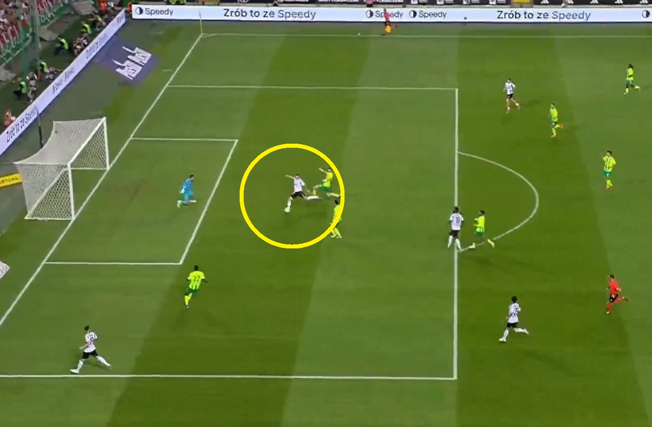 To musi być gol! Fatalne pudło nowego napastnika Legii [WIDEO]