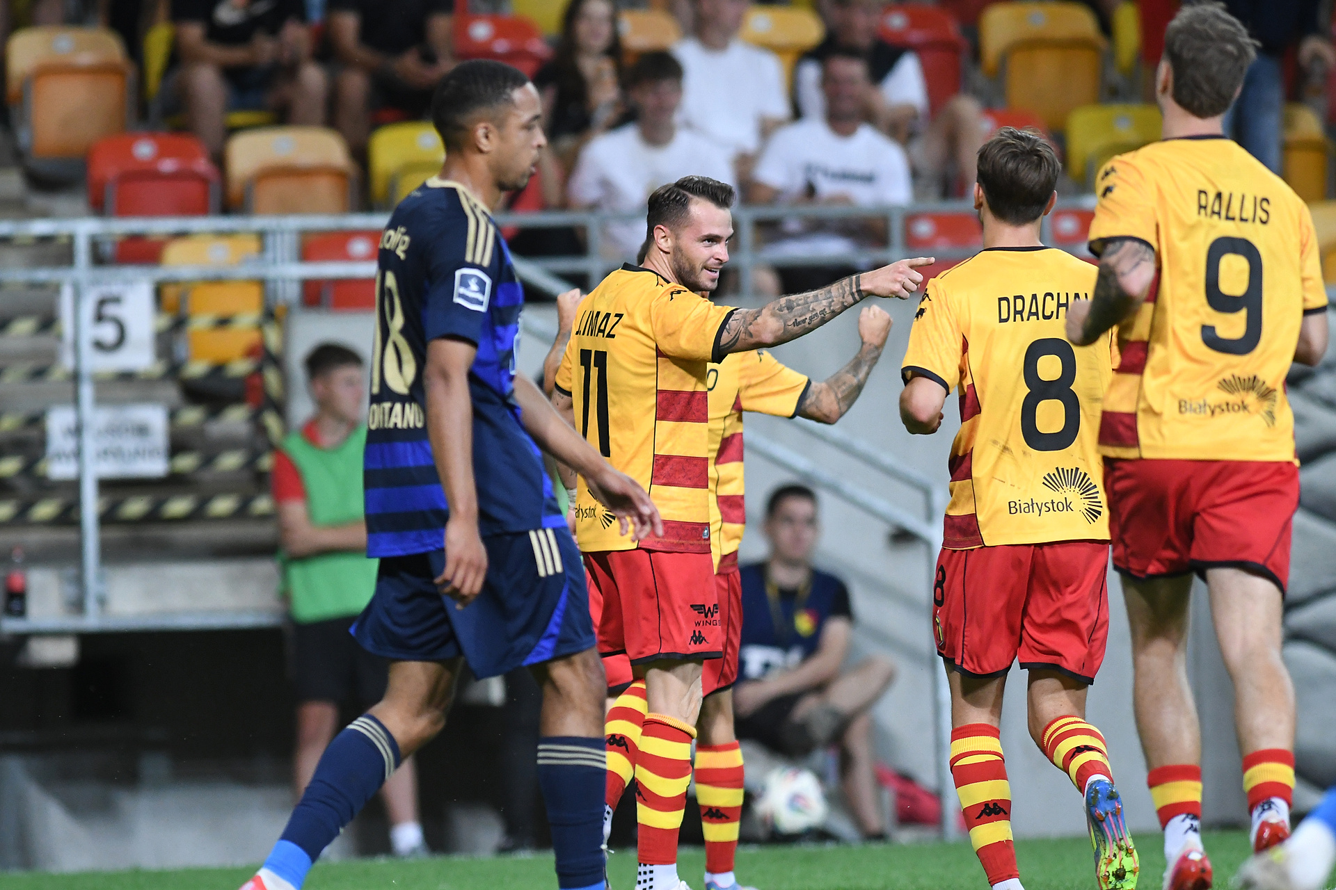 Jagiellonia wypuściła z rąk wygraną! Na szczęście ma awans! [WIDEO]