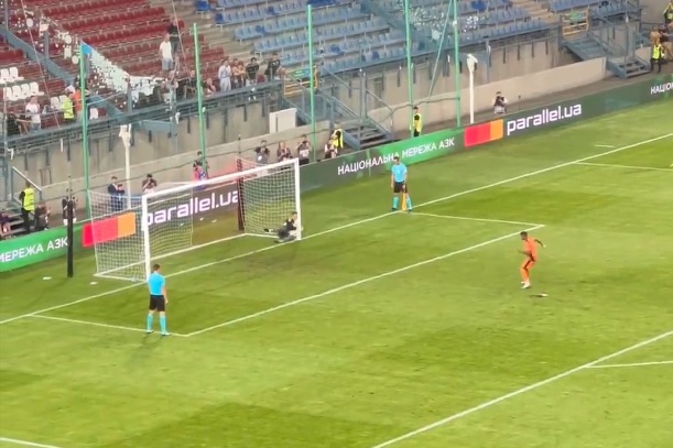 Drągowski bohaterem! Zapewnił drużynie awans [WIDEO]