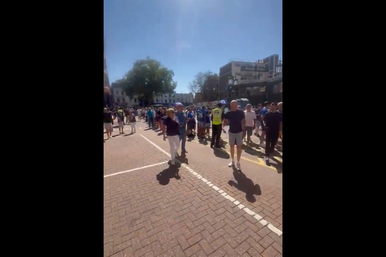 Horror tysięcy kibiców Chelsea. Kupili bilety i nie mogli wejść na mecz [WIDEO]