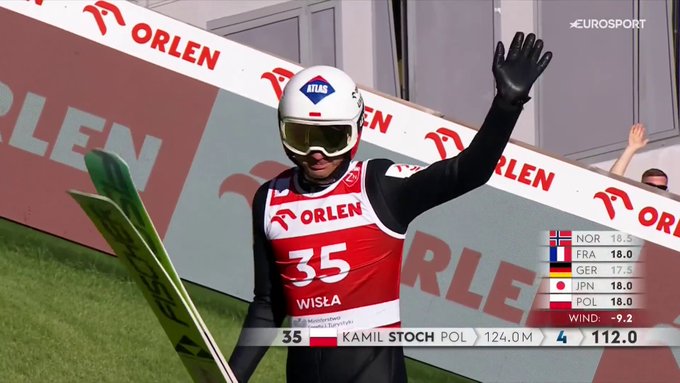 Stoch znowu błysnął. Polscy skoczkowie tuż za podium [WIDEO]