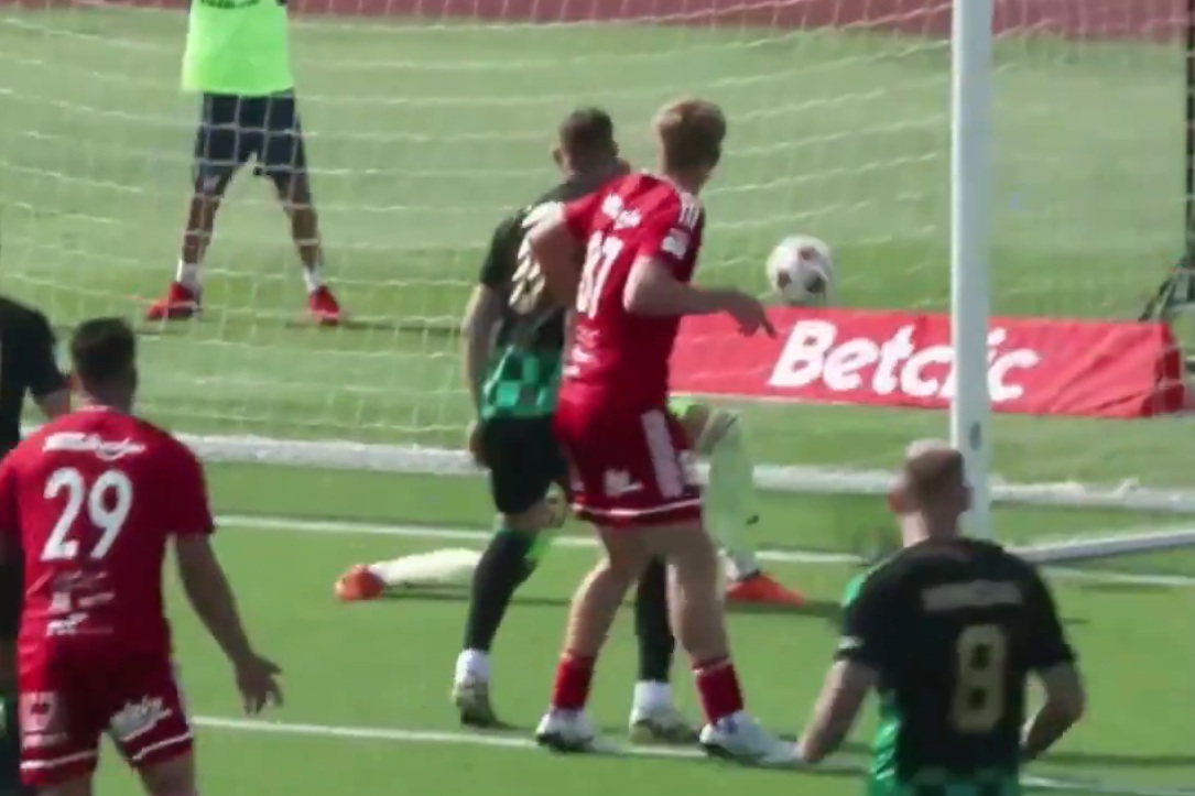 Gol-widmo w polskiej lidze. Sędzia wypaczył wynik [WIDEO]