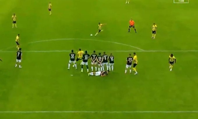 Cudowny gol Carlitosa. Przymierzył z wolnego [WIDEO]