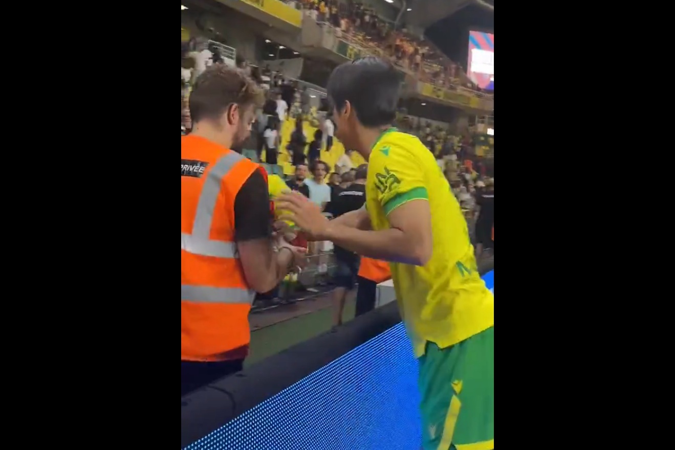 Co za gest gwiazdora. Tak obdarował kibica po meczu z PSG [WIDEO]