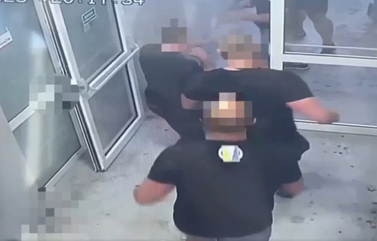 Skandal podczas meczu w Polsce. Ostra bójka grupy kiboli [WIDEO]