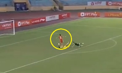 Co za szarża Polaka w debiucie za granicą! Gol minutę po wejściu [WIDEO]