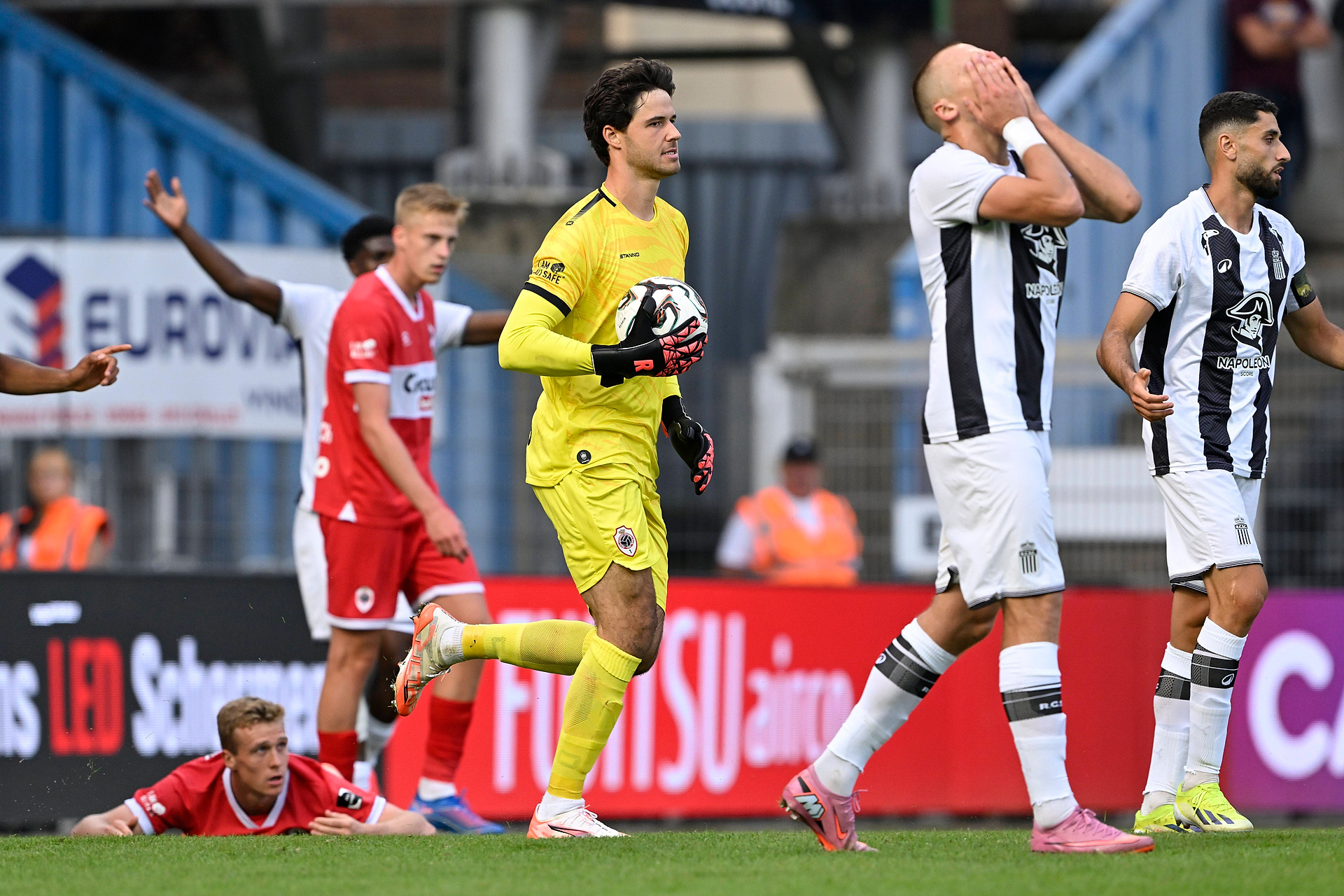 Manchester United negocjuje transfer bramkarza. Oto cena