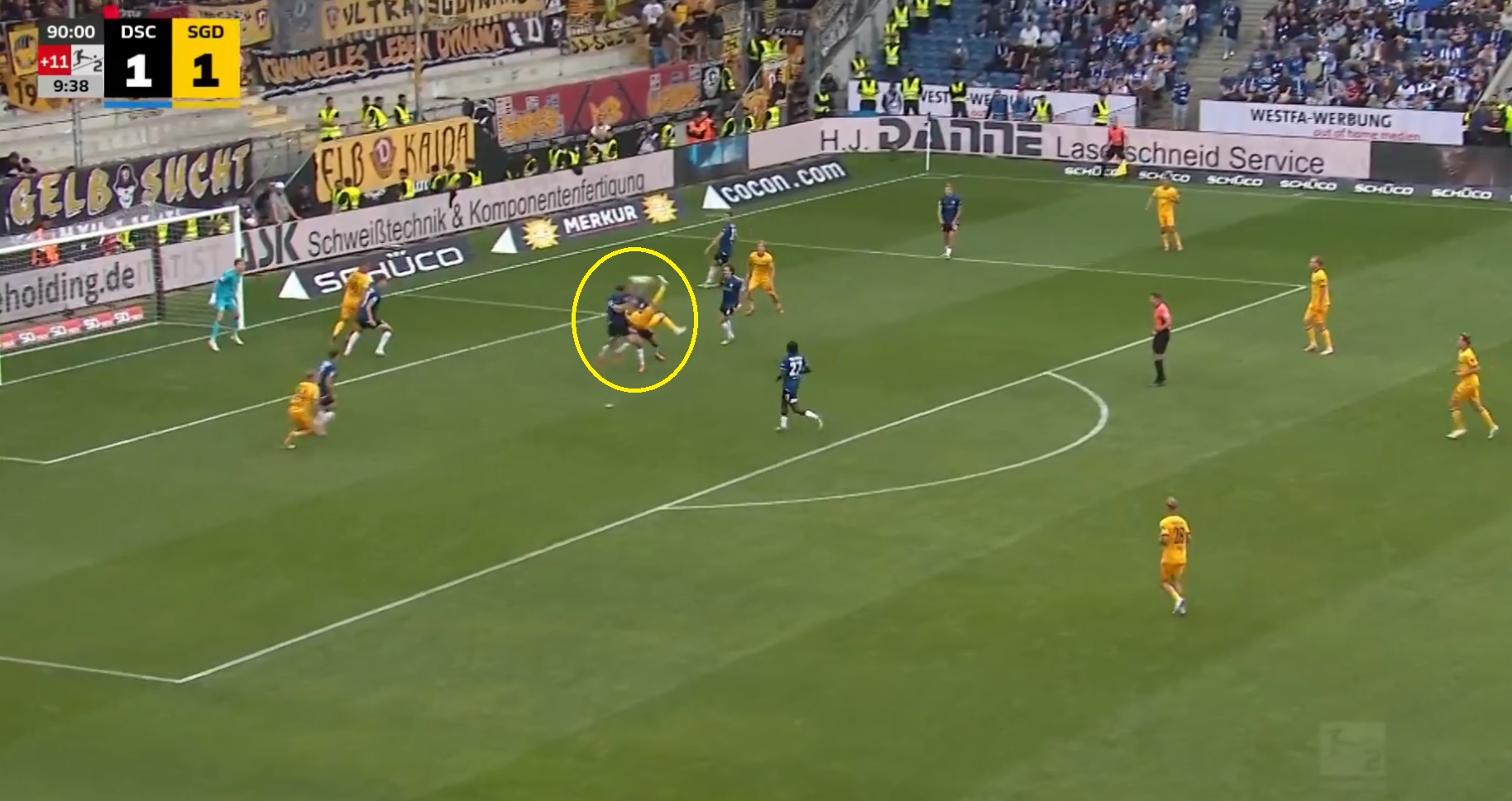 Gol przewrotką w 100. minucie! Co za trafienie na wagę zwycięstwa [WIDEO]