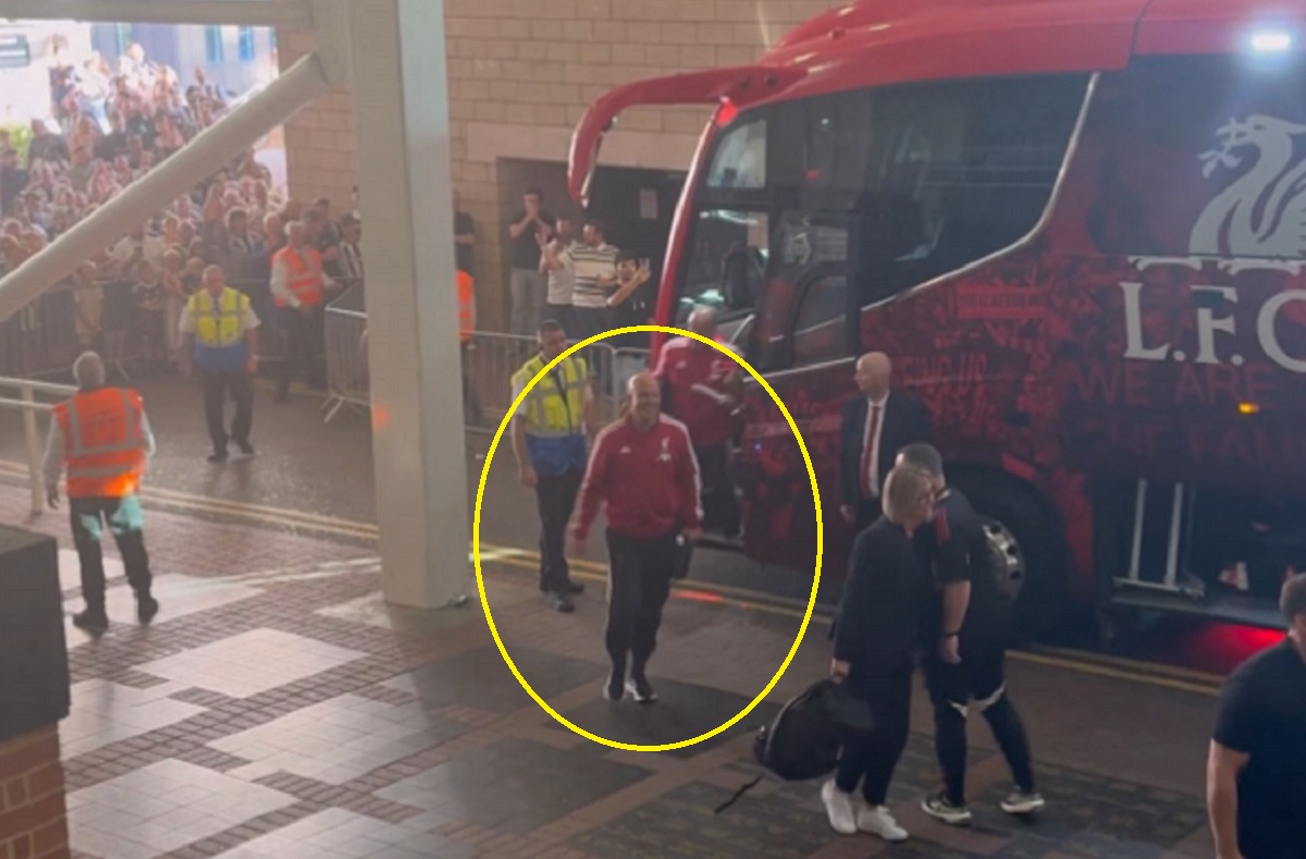 Tak kibice Newcastle powitali Liverpool. "The Reds" zdołali ich uciszyć [WIDEO]
