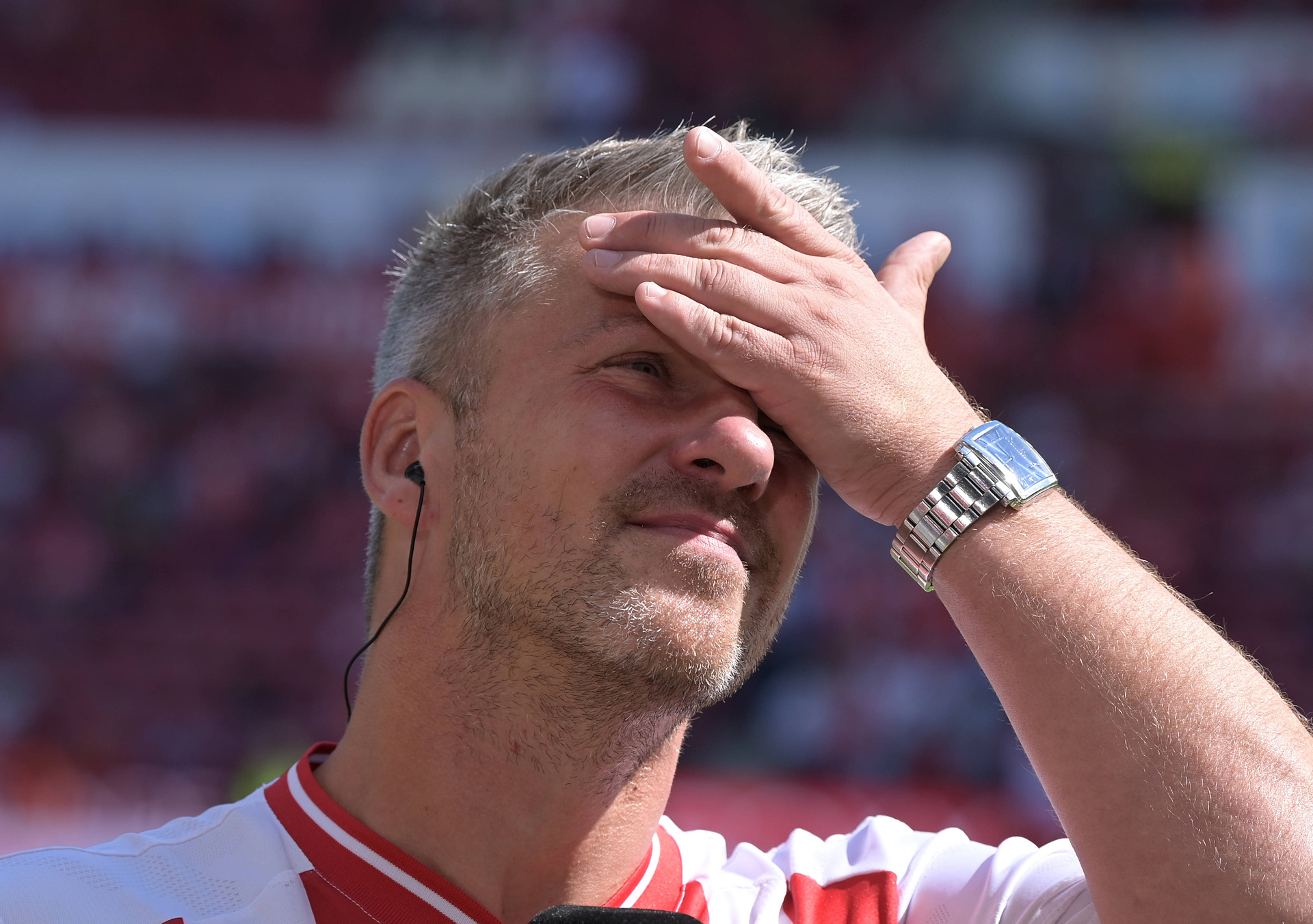 Trener Bundesligi zszokował. Tak ubrał się na mecz [ZDJĘCIE]