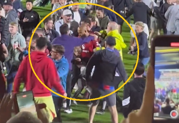 Mbeumo trzeba było eskortować z boiska. Sceny po meczu Man United [WIDEO]