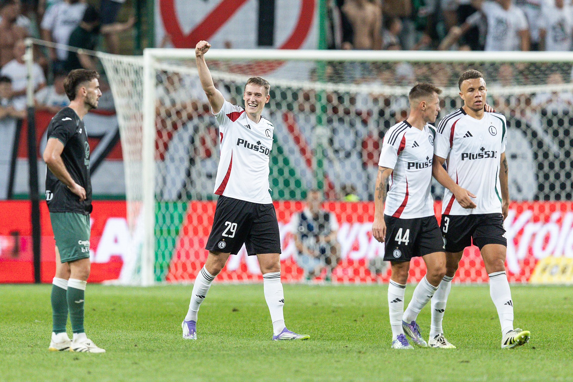Legia dokonała cudu! Wyszarpała awans do Ligi Konferencji [WIDEO]