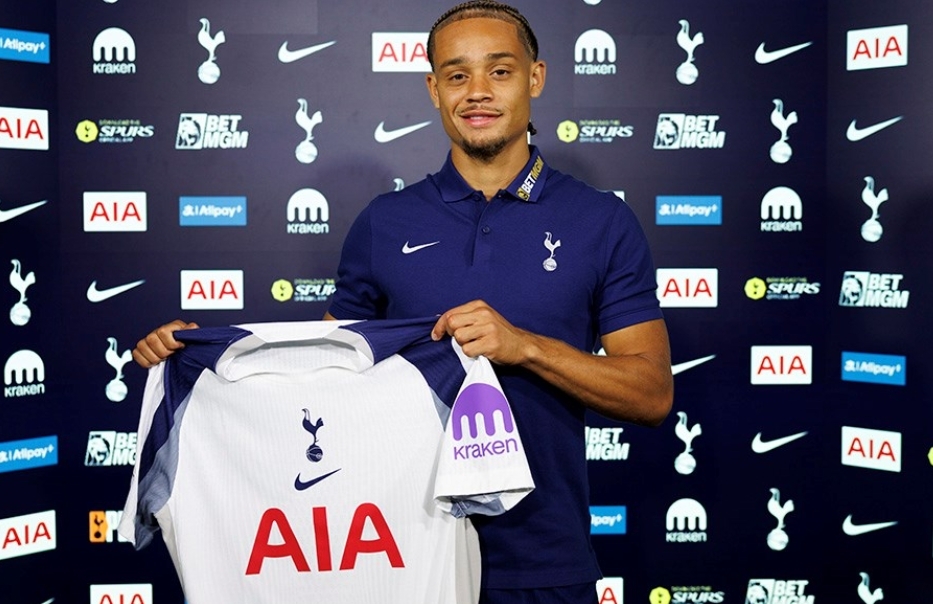 Wielki transfer Simonsa stał się faktem! Tyle zapłacił Tottenham