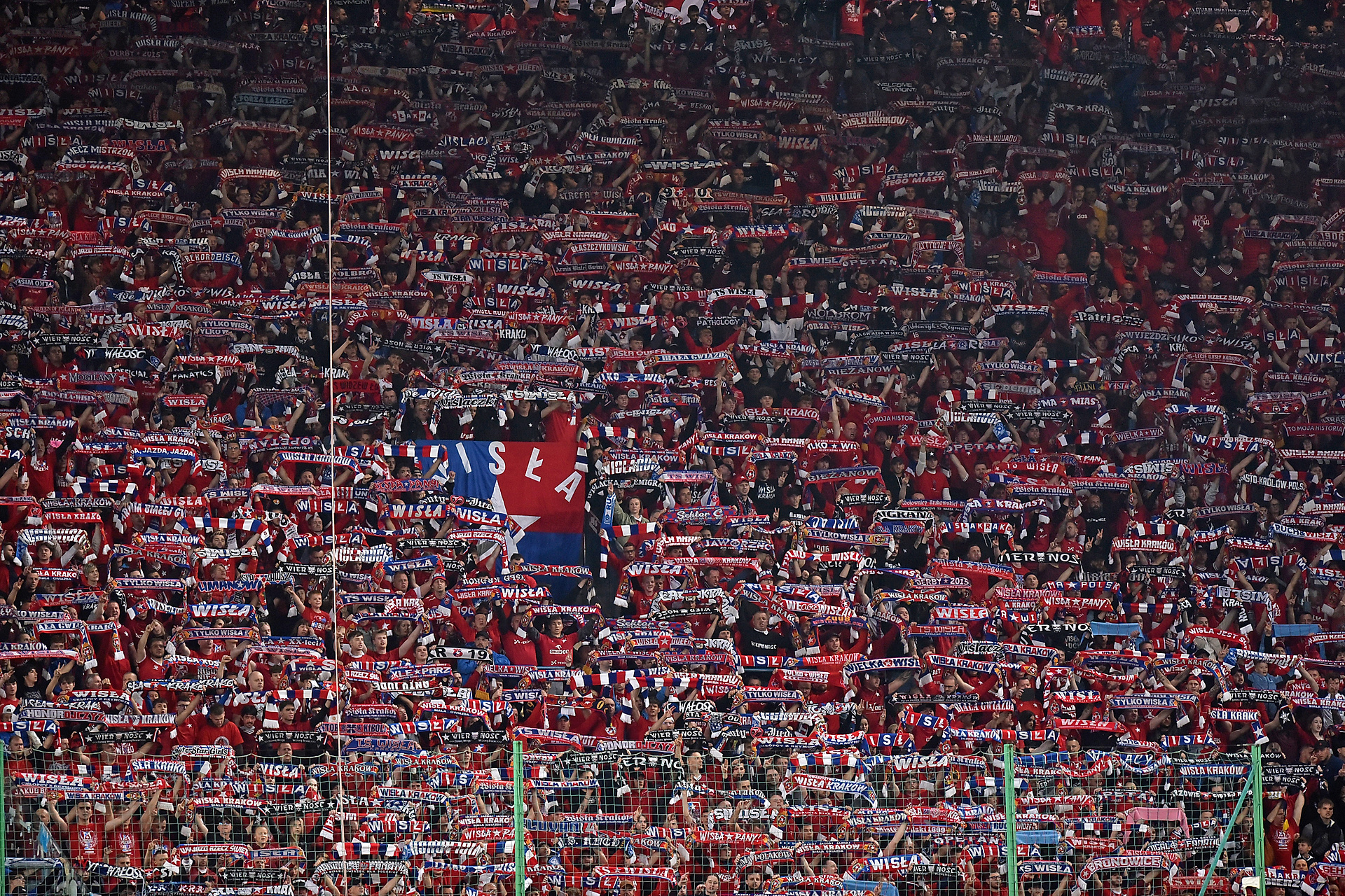 Skandal na meczu Betclic 1 ligi. 15-letni kibic Wisły Kraków pobity
