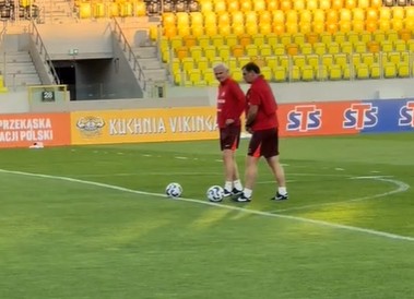 Nietypowe obrazki na treningu kadry. Pojedynek z udziałem Urbana [WIDEO]  