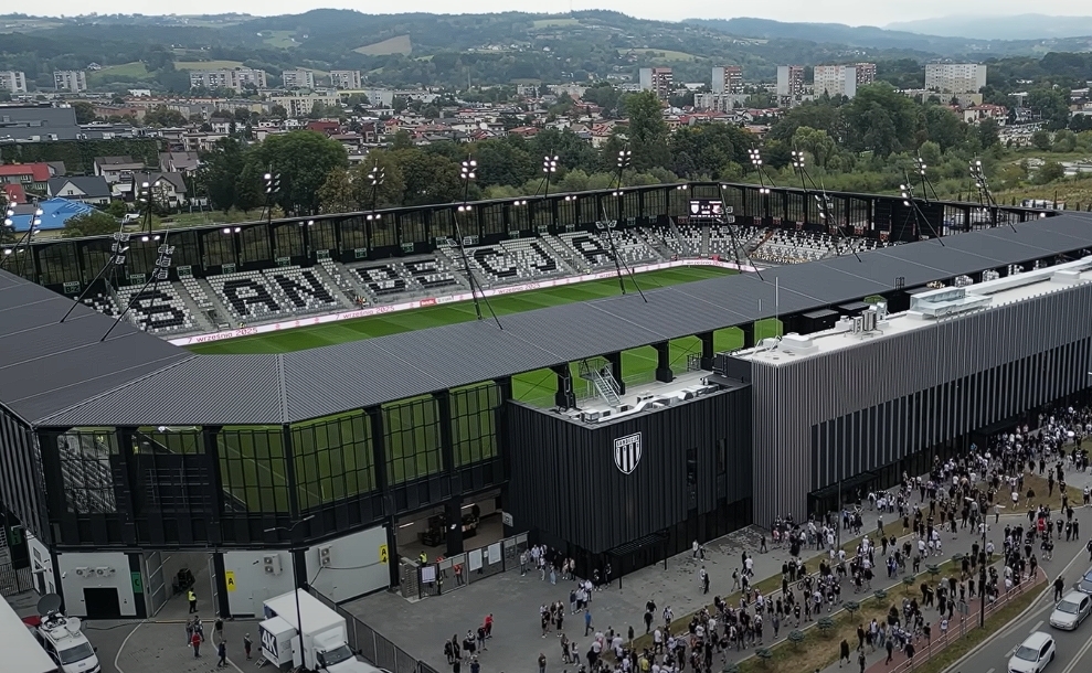 Polski klub ma nowy stadion. Kosztował aż 185 mln zł [WIDEO]