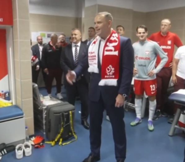 Nawrocki pojawił się w szatni. Zwrócił się do piłkarzy i Urbana [WIDEO]