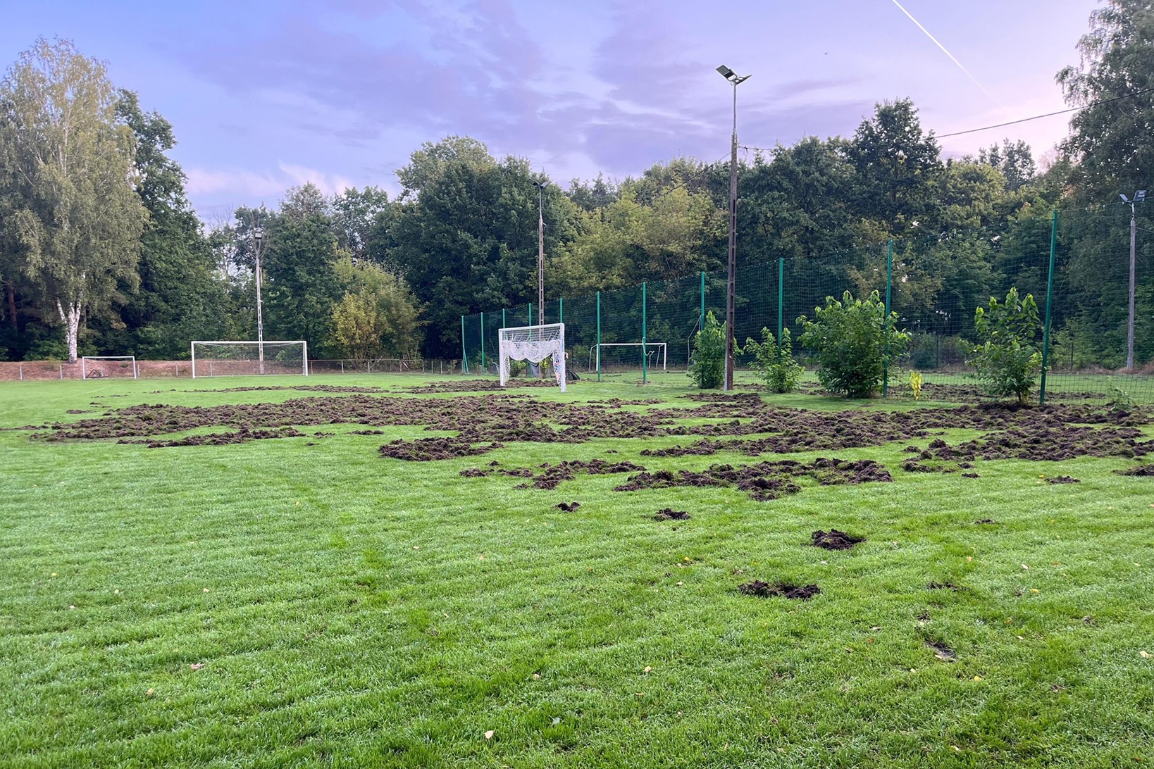Boisko polskiego klubu kompletnie zniszczone. Aż trudno uwierzyć [ZDJĘCIE]