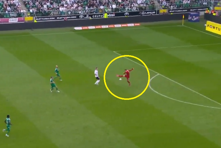 Koszmarny błąd bramkarza Radomiaka. Podarował Legii gola [WIDEO]