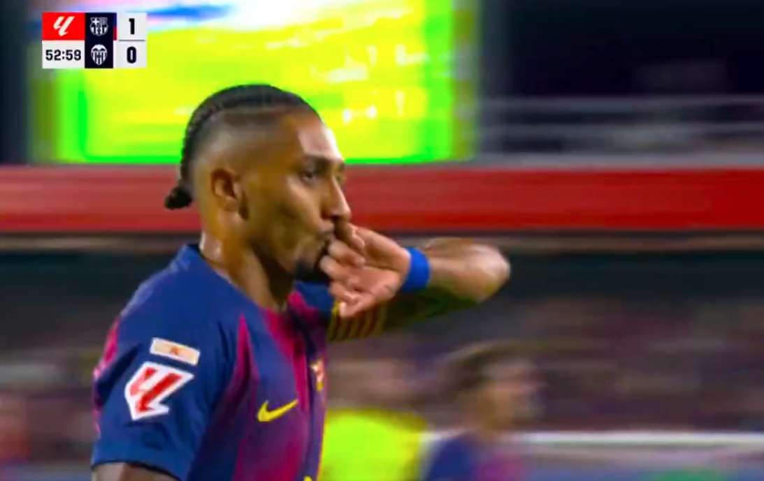 Tak Raphinha zareagował na "karę" od Flicka. Brazylijczyk pokazał moc [WIDEO]