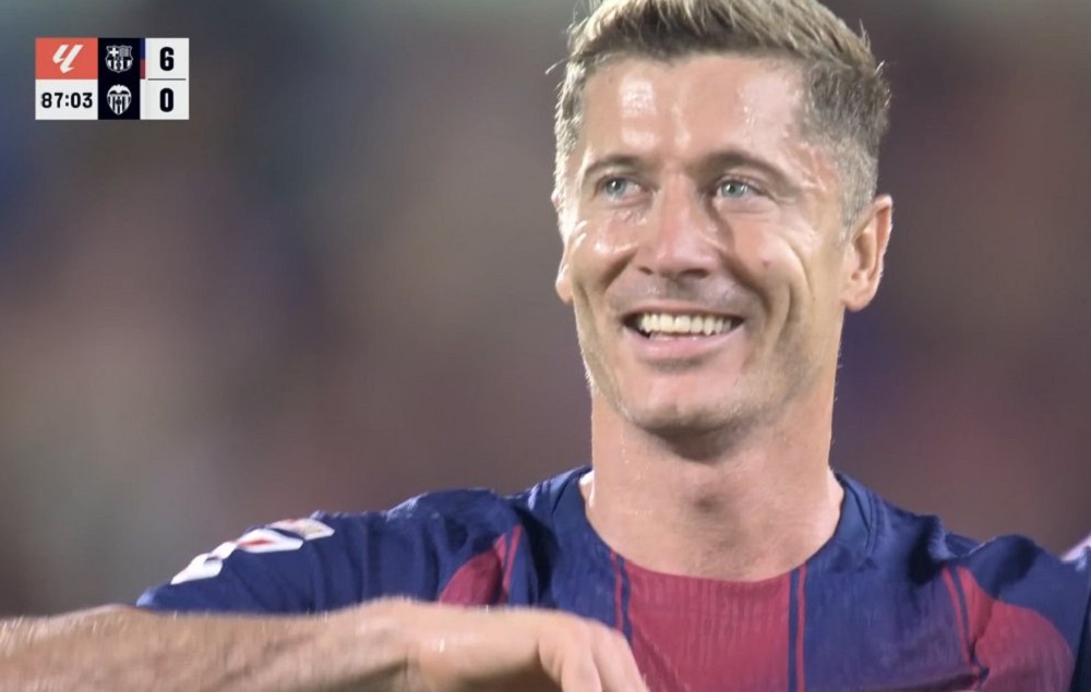 Barcelona bez litości, Valencia zdeklasowana. Dwa gole Lewandowskiego [WIDEO]