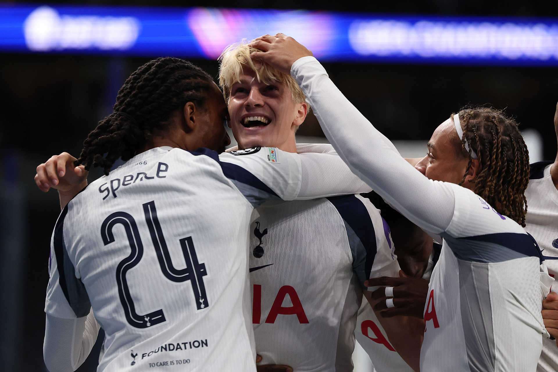 Kuriozalny samobój bramkarza w LM! Tottenham wymęczył triumf [WIDEO]