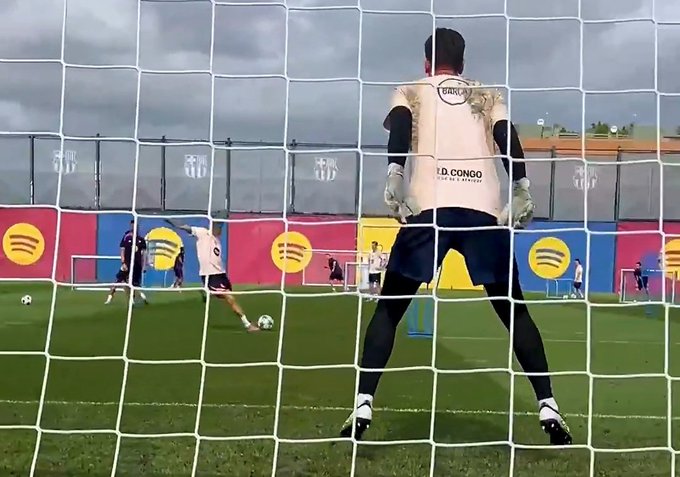 "Kucharz" Lewandowski. Niewiarygodne, co wymyślili w Barcelonie [WIDEO]