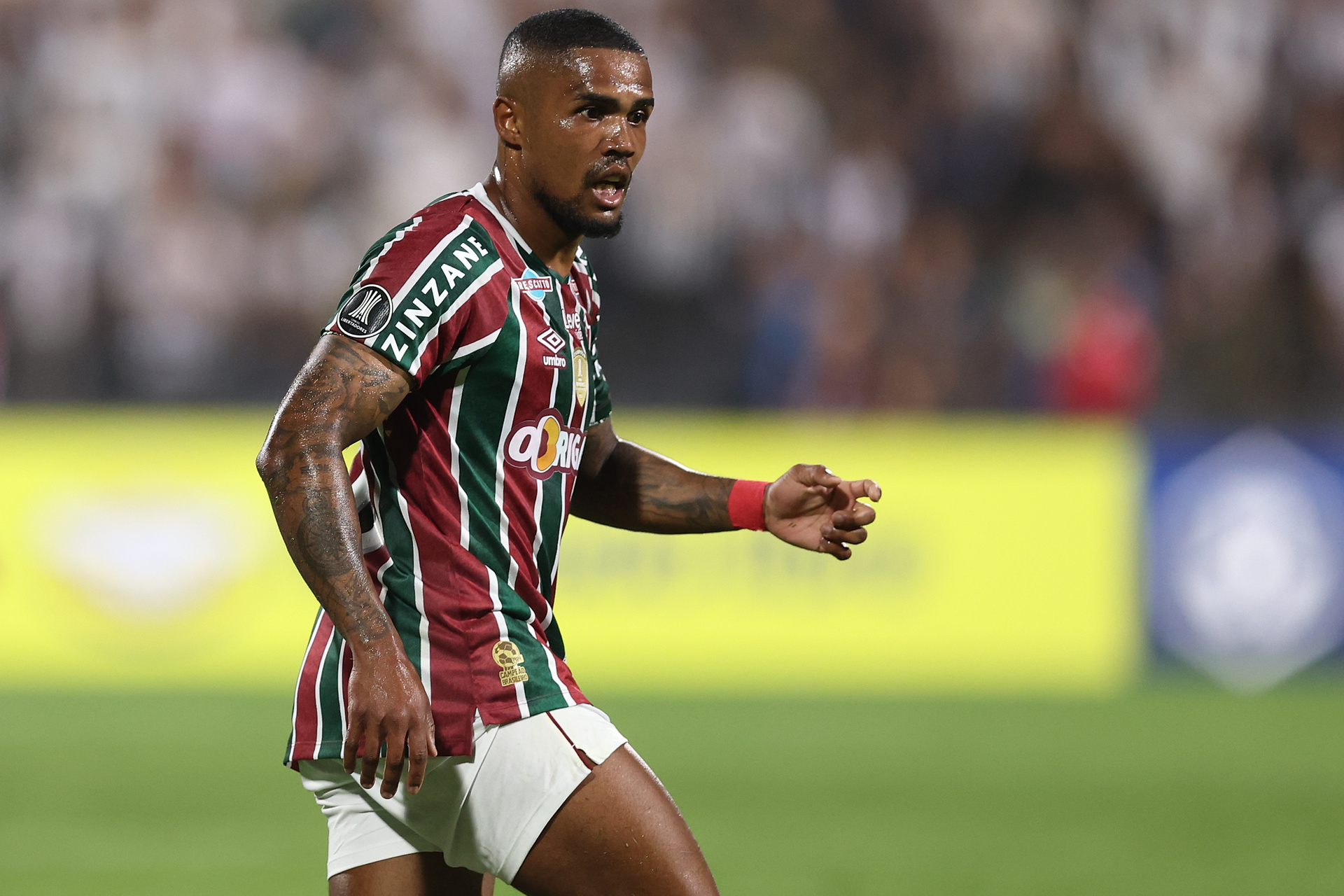 To on tam grał?! Douglas Costa musiał opuścić klub