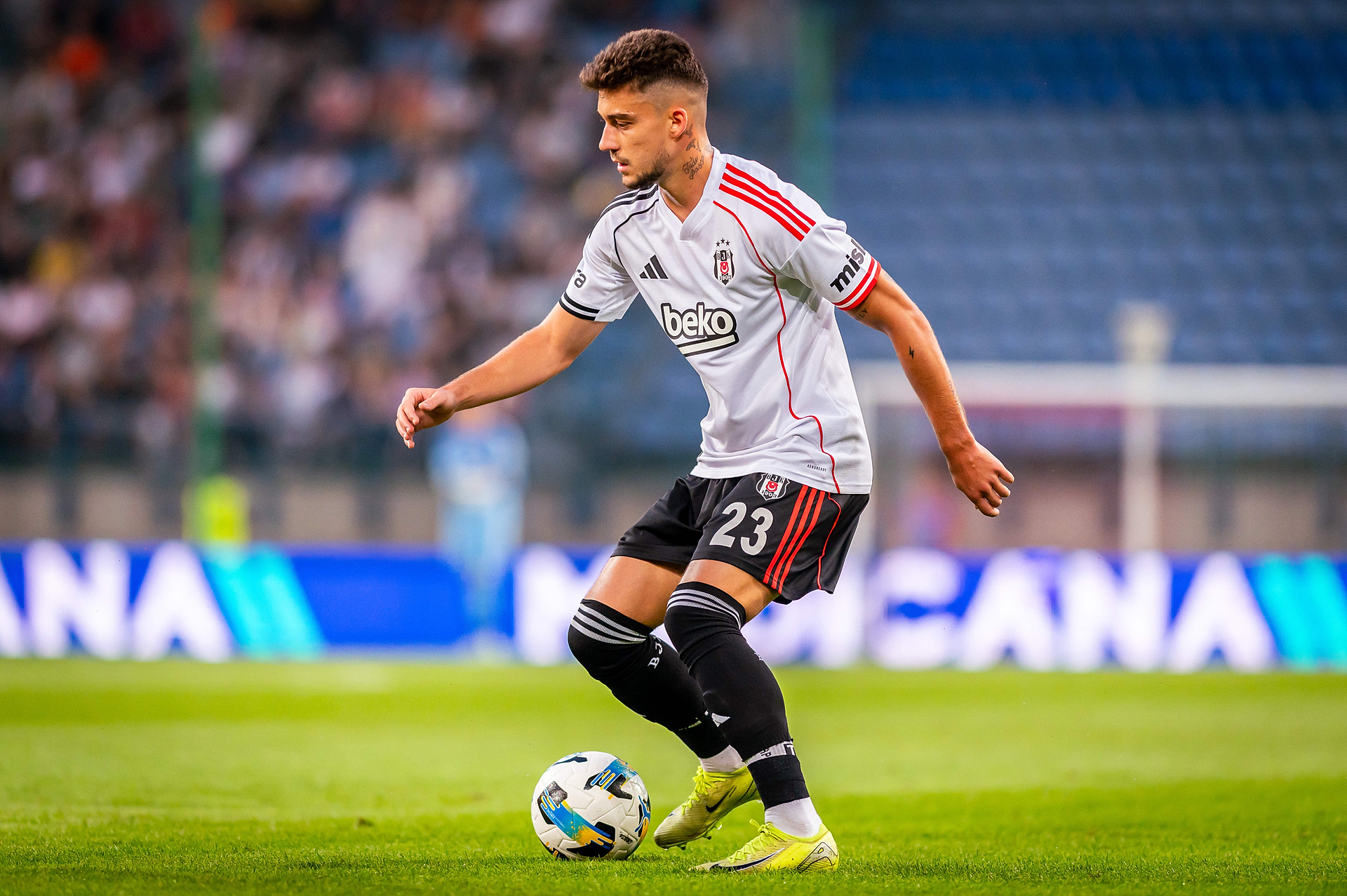 Prezes Besiktasu uderza w Legię. Poszło o transfer Muciego. "Złożyliśmy skargę do prokuratury"