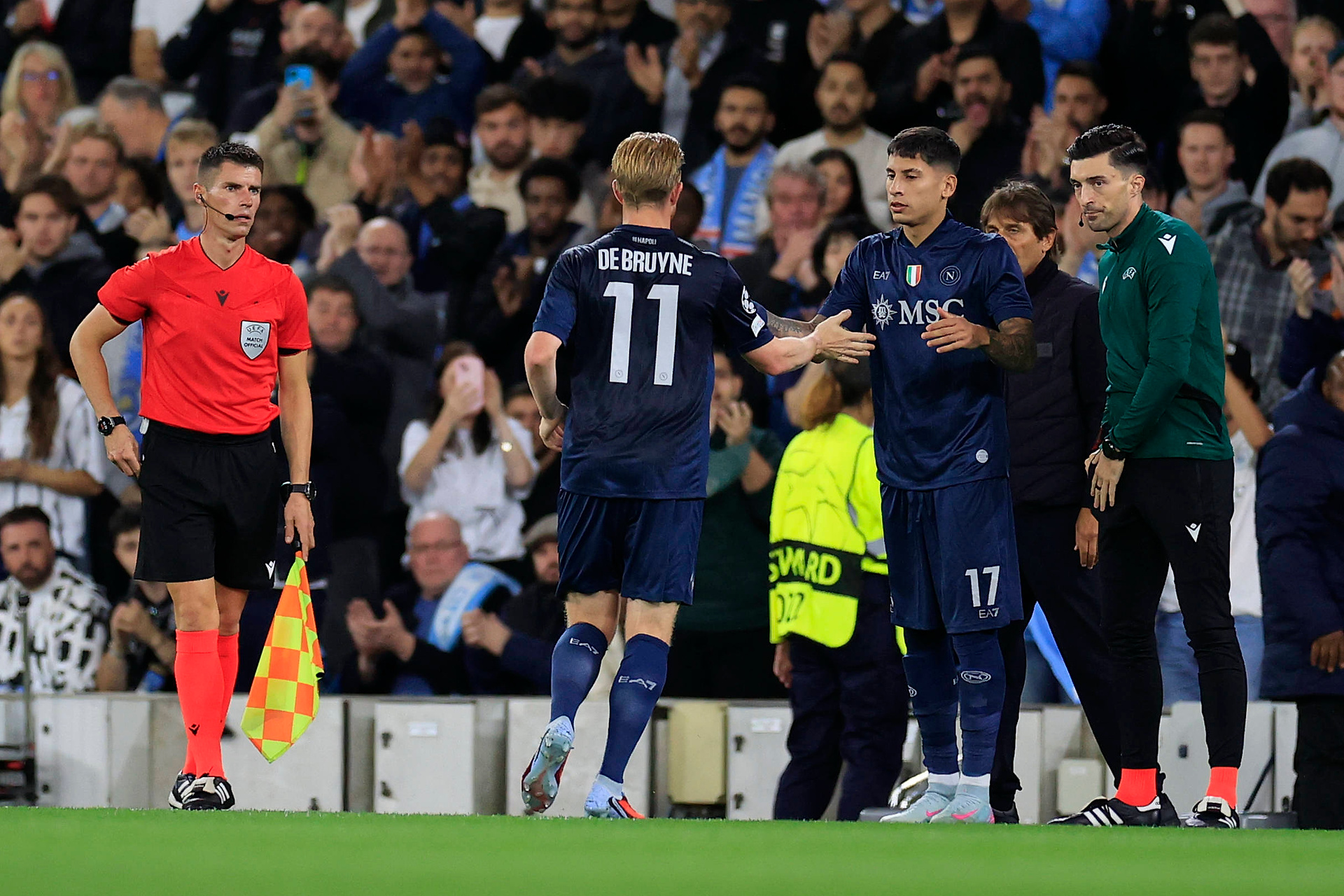 Piękne powitanie De Bruyne w Manchesterze. A Conte zdjął go z boiska! [WIDEO]