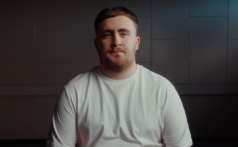 Tajemniczy film 18-letniej gwiazdy darta. "Pora na krok w tył" [WIDEO]