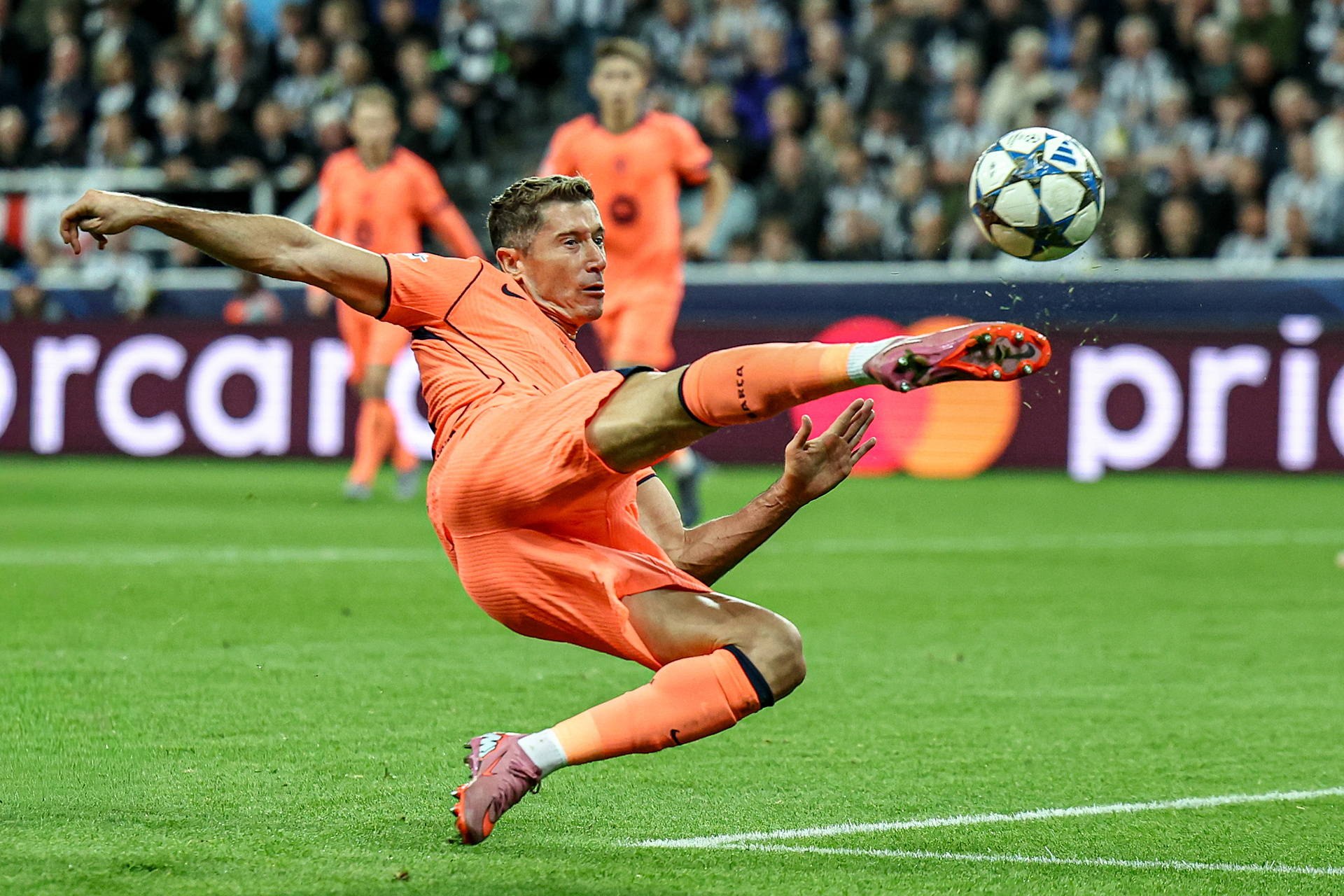 Co dalej z Lewandowskim w Barcelonie? Deco przemówił nt. Polaka
