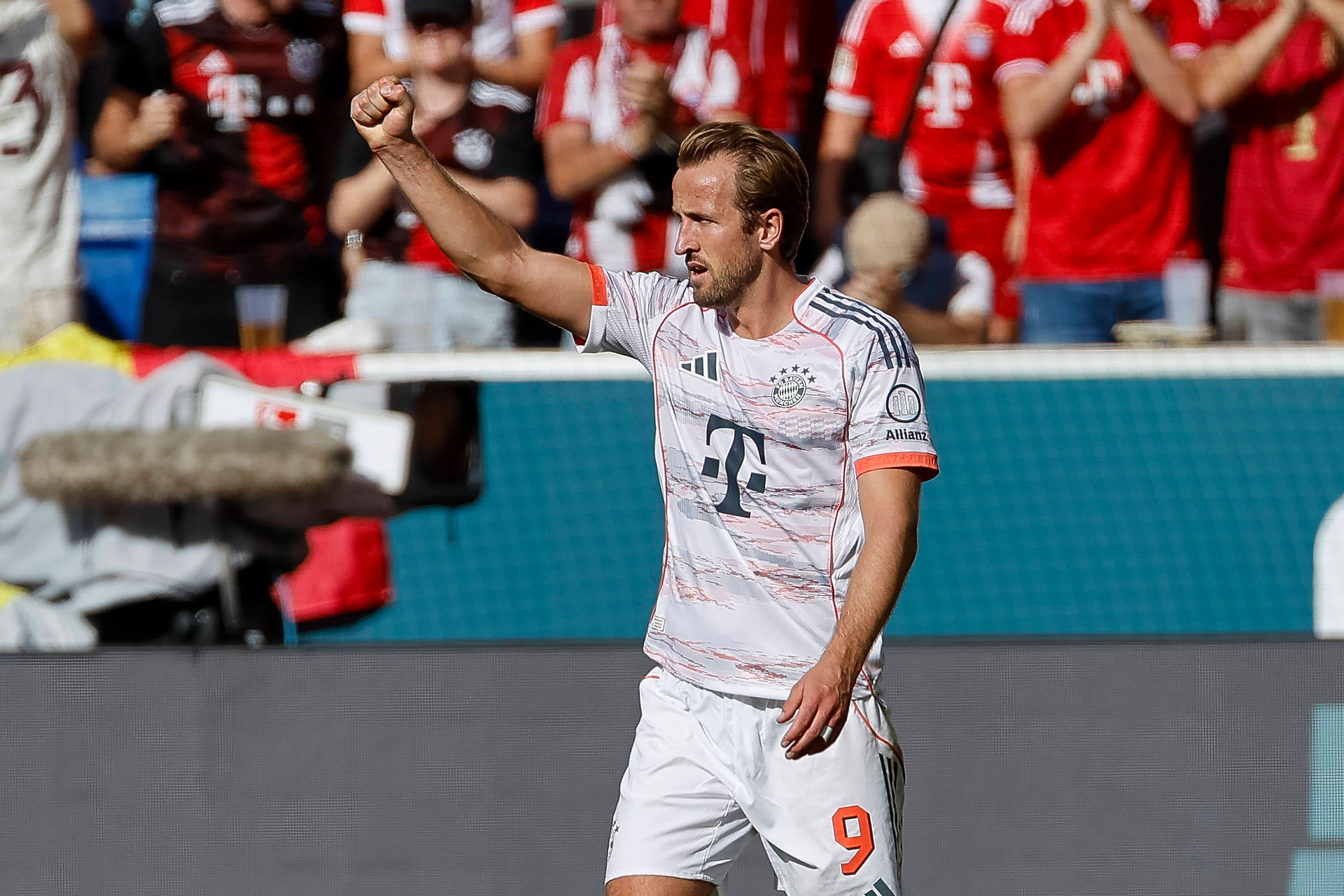Kane ruszył po rekord Lewandowskiego?! Napastnik Bayernu szaleje w Bundeslidze