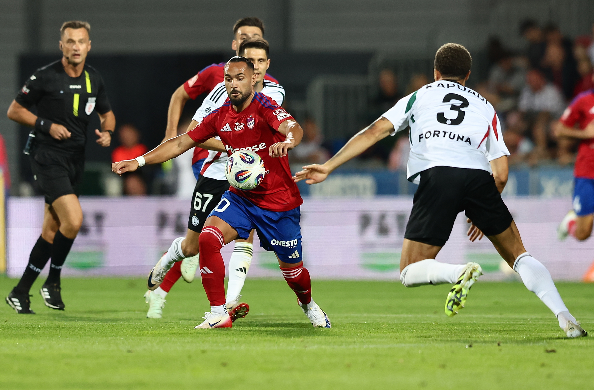 Kopanina zamiast hitu. Raków i Legia rozczarowały