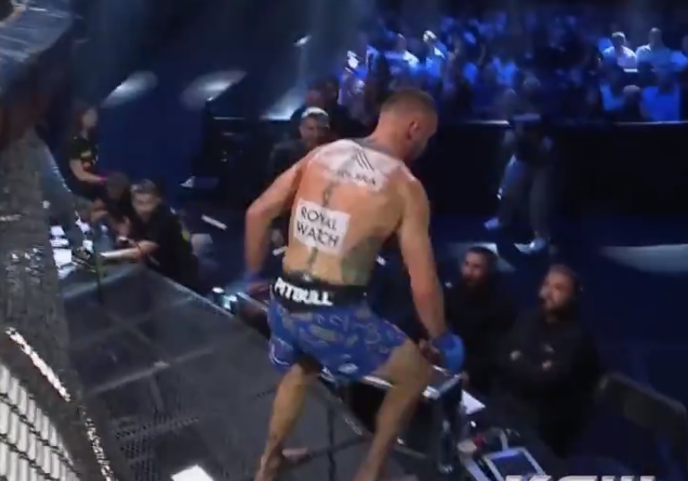 Wygrał walkę na KSW i oszalał. Musieli go powstrzymywać ochroniarze [WIDEO]